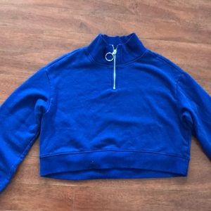 Super Chique vintage cropped sweater.